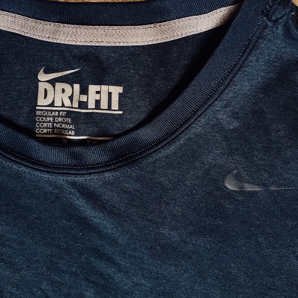 Nike Long-Sleeve Dri-FIT Base Layer Shirt - Picture 4 of 4